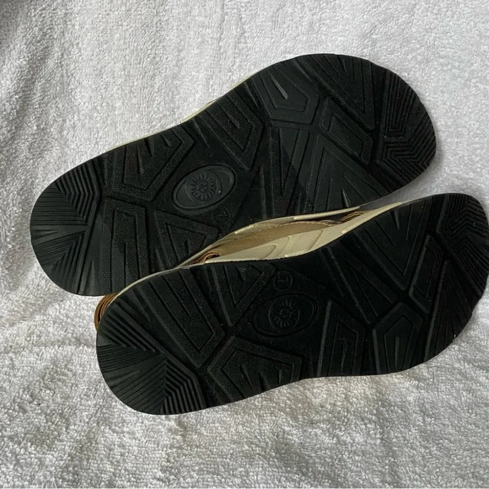Earth Spirit Shoes Sandals Women’s Size 7 Open Toe Velcro Tan‎
